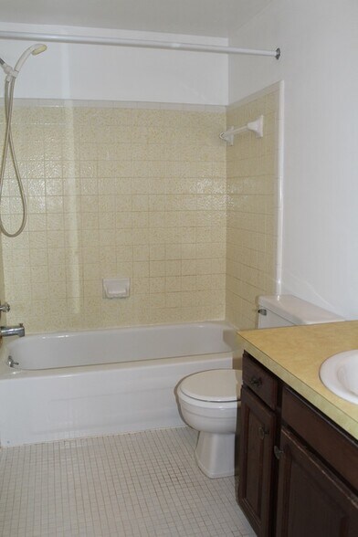 Building Photo - 42169 Gladwin St