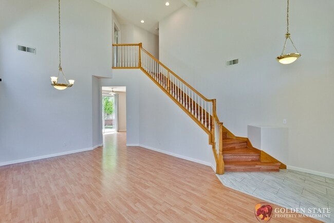 Building Photo - Comfort & Convenience in Santa Clara – Fre...