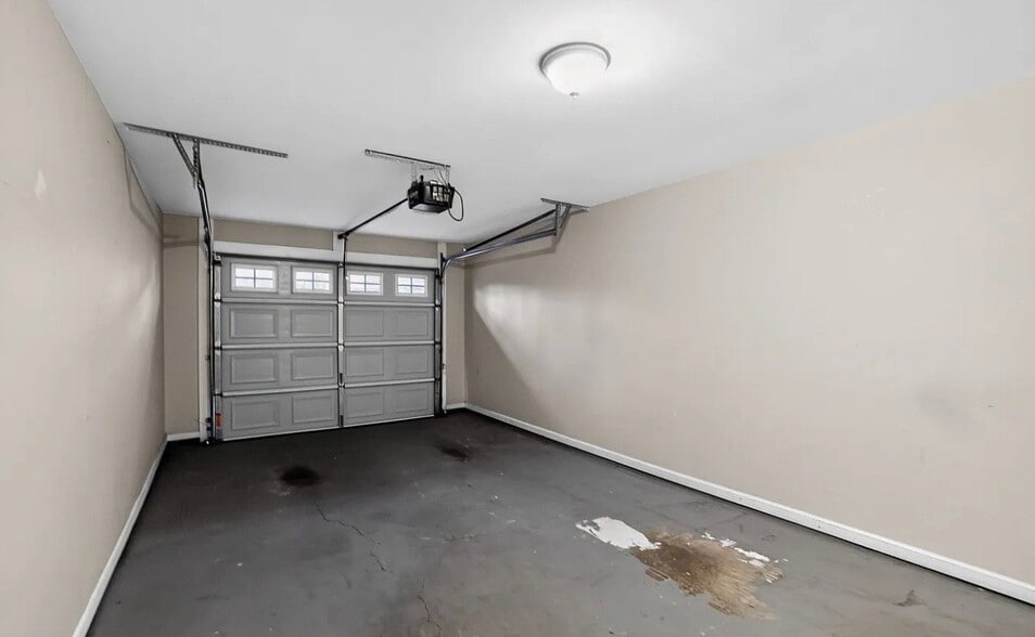 Building Photo - 2732 Silver Hill Terrace SE