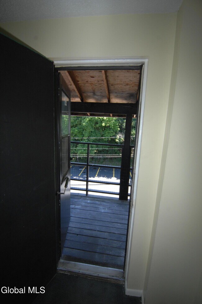Building Photo - 128 Milton Ave