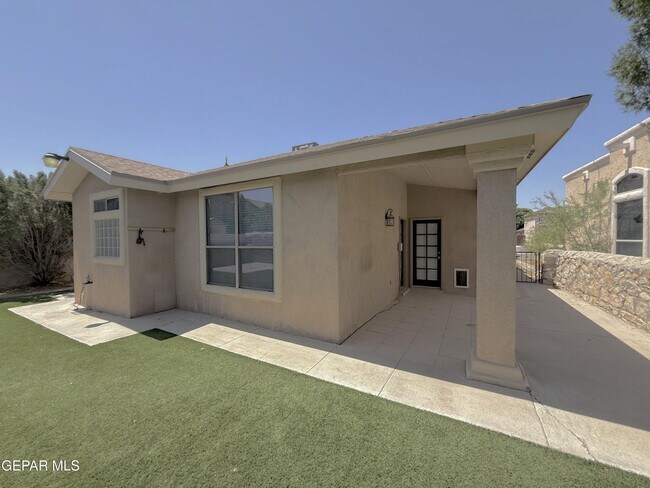 Building Photo - 12749 Tierra Salas Dr