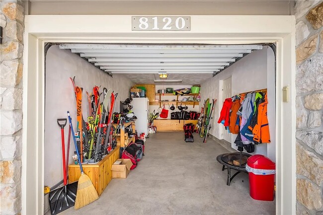 Building Photo - 8120 Stonegate Dr