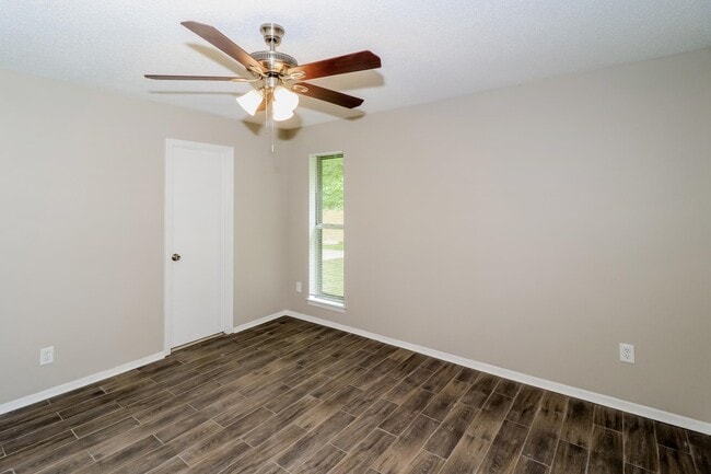 Building Photo - 4395 Kerwin Dr