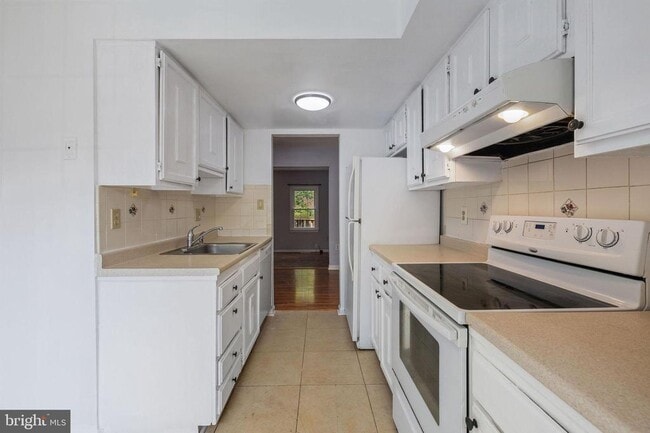 Building Photo - 4825 Nash Dr