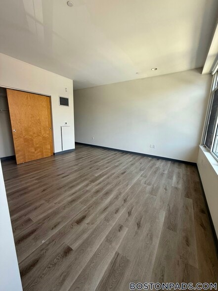 Building Photo - 160 E Berkeley St