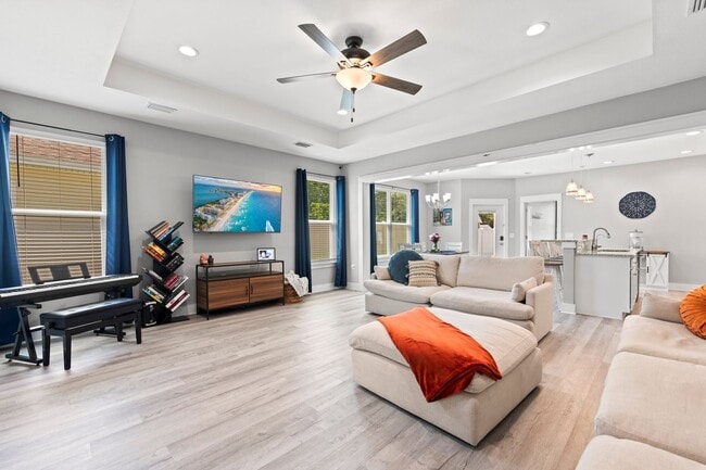 Building Photo - Freeport/Niceville Beauty!