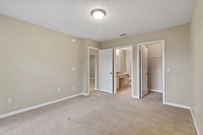 Building Photo - Move-in Special. Beautiful First floor con...