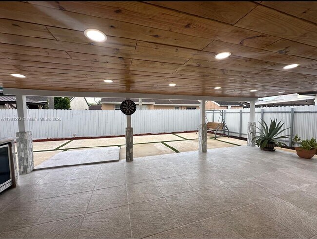 Building Photo - 20521 SW 125th Ave