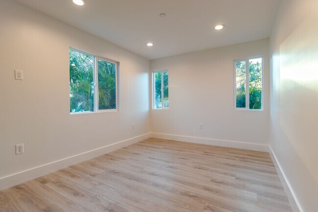 Building Photo - 5016 Pickford St