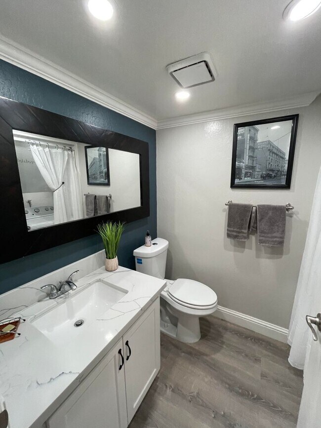 Building Photo - 2 Bed 1.5 Bath Townhome In Martinez