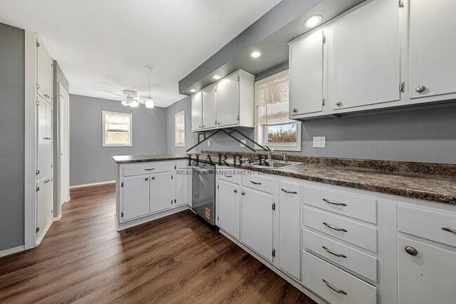 Building Photo - 1st month free with 13 month lease!