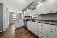 Building Photo - Pet-Friendly 3-Bedroom Gem in Prime Rochester Location