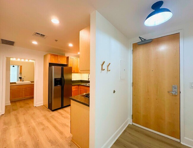 Building Photo - Welcome to this spacious studio in the hea...