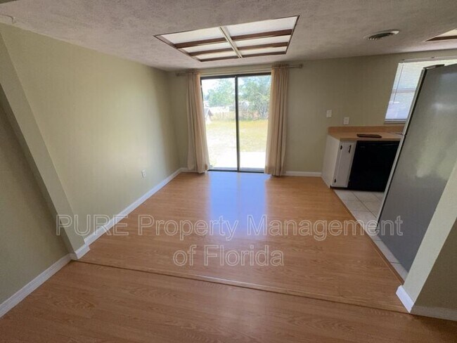 Building Photo - 9 Banyan Course Run