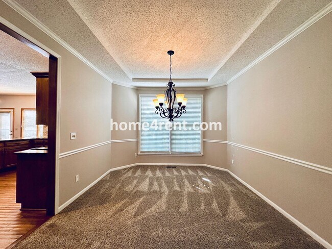 Building Photo - Beautiful, Spacious Home w/ Open Floor Pla...