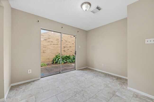 Building Photo - 3330 Beech Point Dr