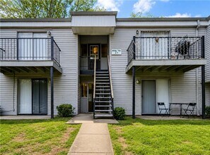 Building Photo - Charming 2 Bedroom, 2 Bath Condo available in South Charlotte!