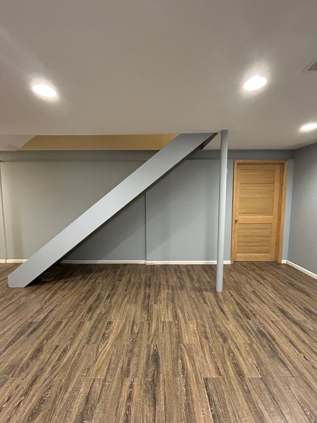 Building Photo - 704 N 74th Ave