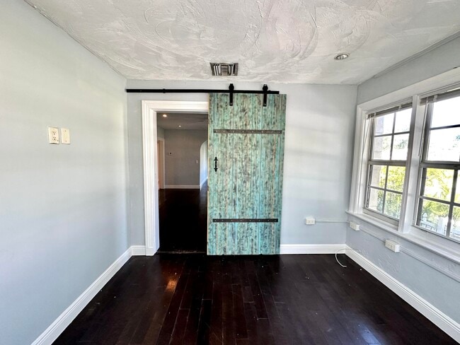 Building Photo - 101 C St