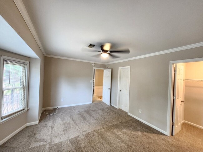 Building Photo - 624 Crown Pointe Dr