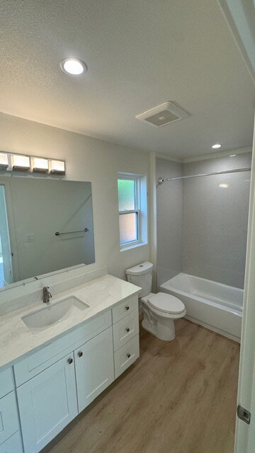 Building Photo - Move-in special: 50% off first month! **Br...