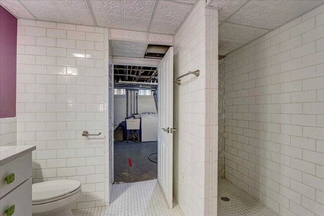 Building Photo - 3028 N Murray Ave