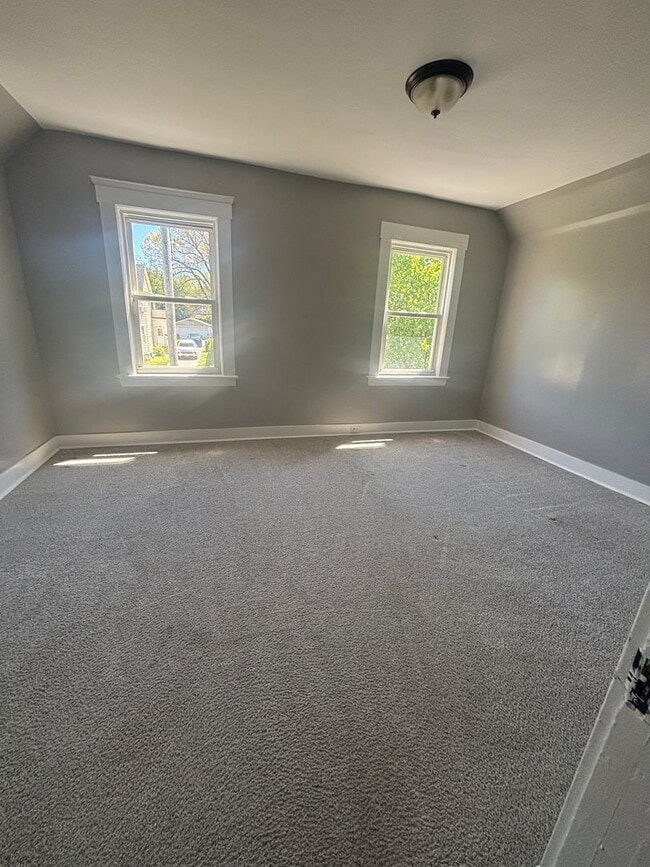 Building Photo - 3-Bedroom Colonial with full basement AVAILABLE IMMEDIATELY-(Private paying Tenants)
