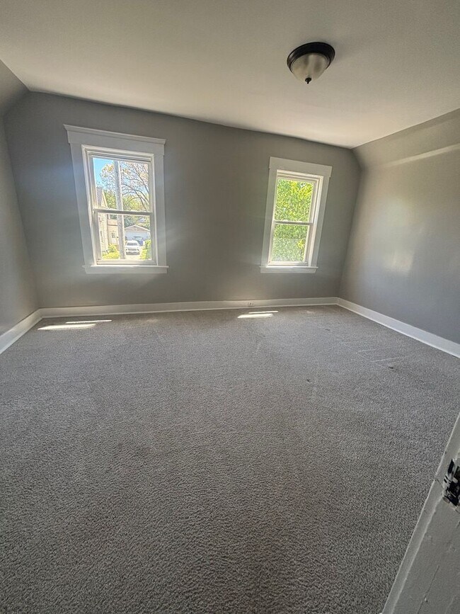 Building Photo - 3bd Single Cash Pay
