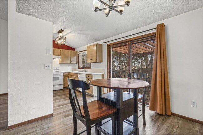 Building Photo - 2264 Danielle Ct