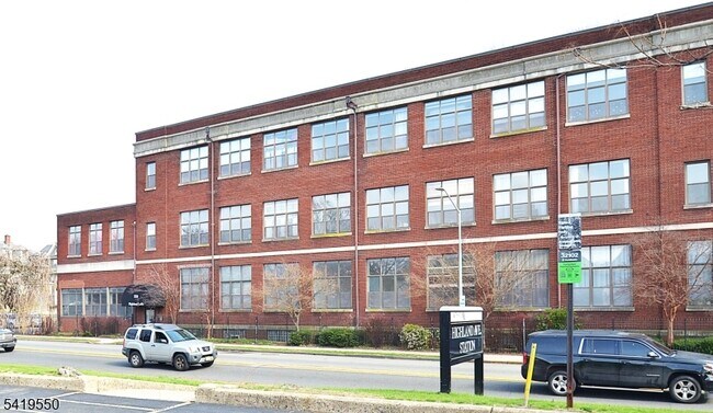 Building Photo - 350 Scotland Rd