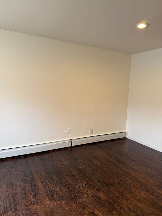 Building Photo - 720 Pine St