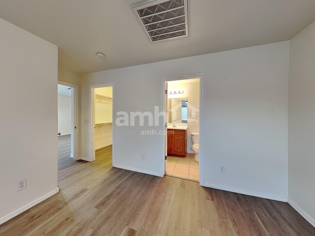 Building Photo - 1651 W Quick Draw Way