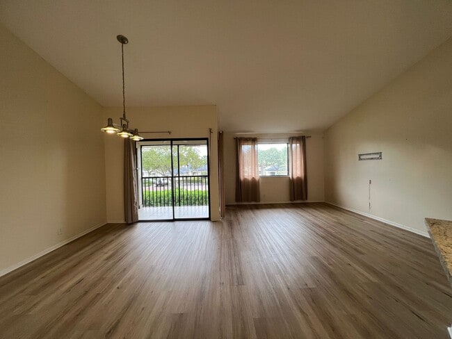 Building Photo - Comfort & Convenience in Plantation – 2BR/...