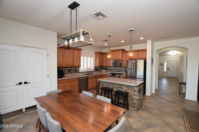 Building Photo - 44236 Adobe Cir