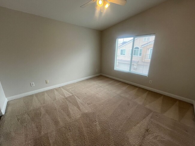 Building Photo - 2 story 2 bedroom - 2 bath - 1 car attache...