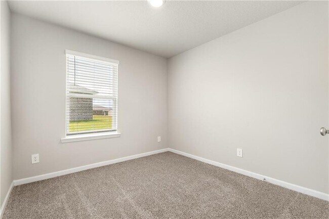 Building Photo - 2613 Windmere Dr E