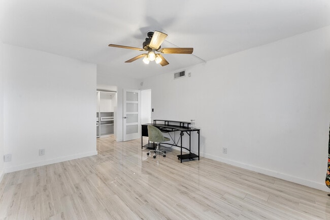 Building Photo - 3001 S Course Dr