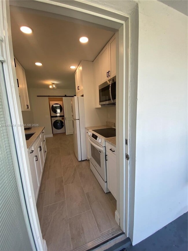 Building Photo - 2344 NE 12th St