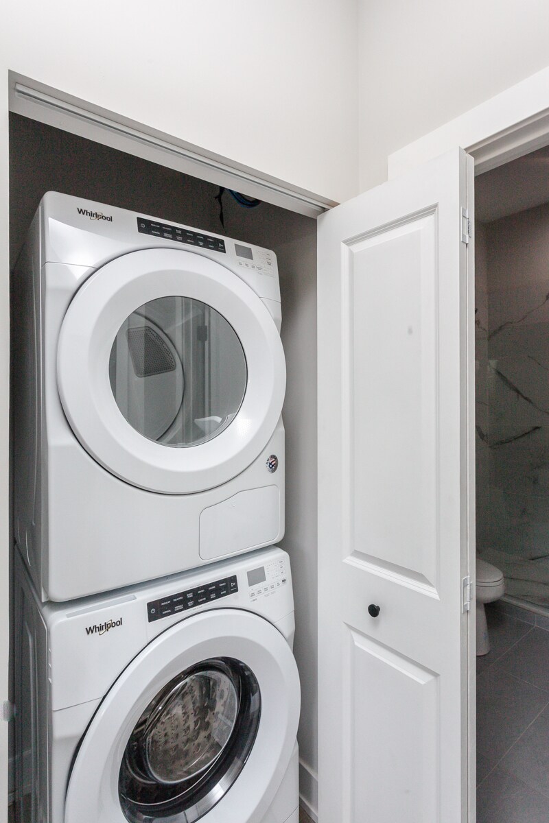 Building Photo - 818 W 18th St