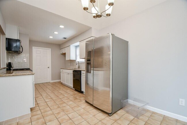 Building Photo - 12314 Plumpoint Dr