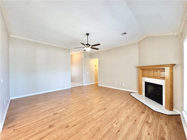 Building Photo - 3050 Birch Pl