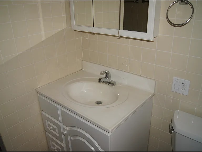 Building Photo - 96 Pine Ave