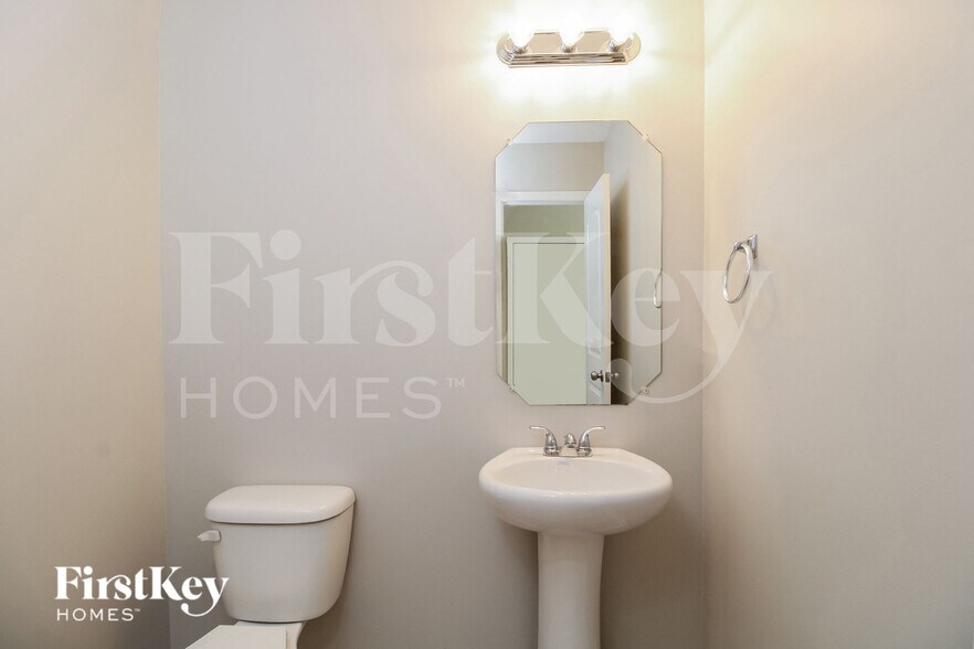 Building Photo - 1104 Waterlyn Dr