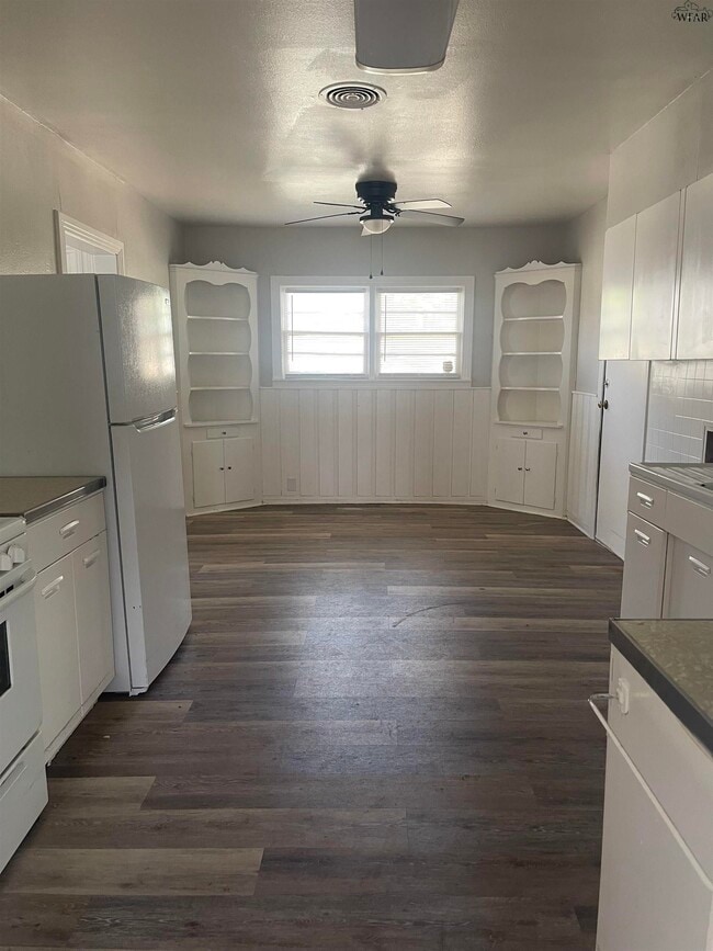 Building Photo - 2107 Joline St