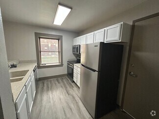 Building Photo - Spacious Downtown 3 bedroom with updates. ...
