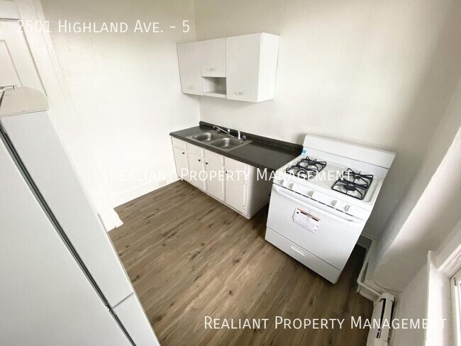 Building Photo - 2501 Highland Ave