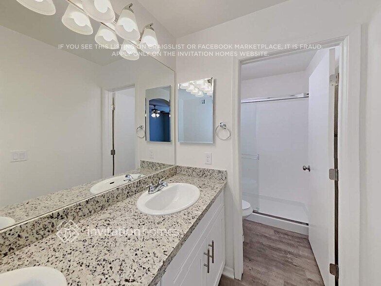 Building Photo - 12528 W Roanoke Ave