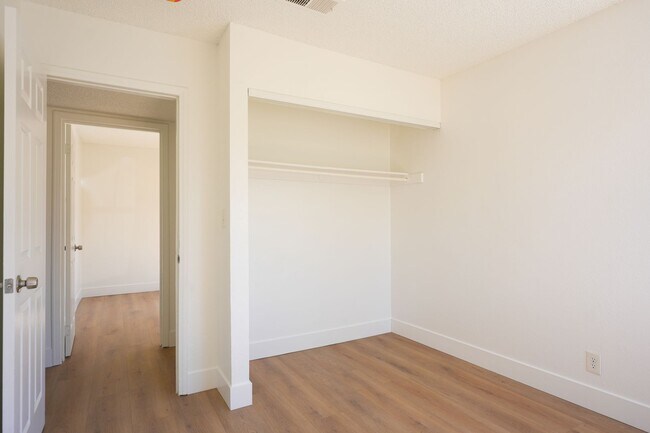 Building Photo - Updated 4 Bedroom / 2 Bathroom Home in Las Vegas