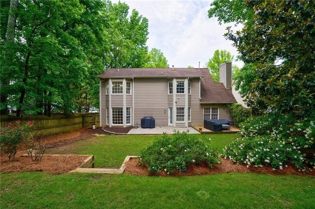 Building Photo - 8895 Club River Dr
