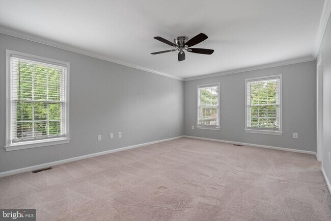 Building Photo - 8527 Silverview Dr